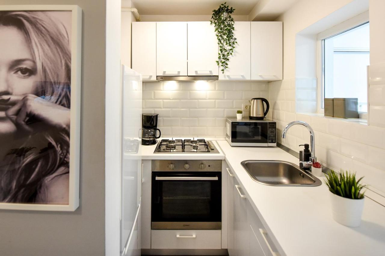 Spacious 1Br In The City Center - Amazing For Extended Stays Bukarest Exteriör bild
