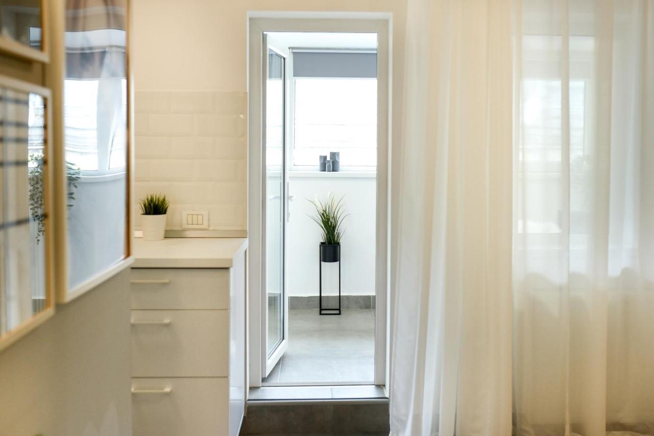 Spacious 1Br In The City Center - Amazing For Extended Stays Bukarest Exteriör bild
