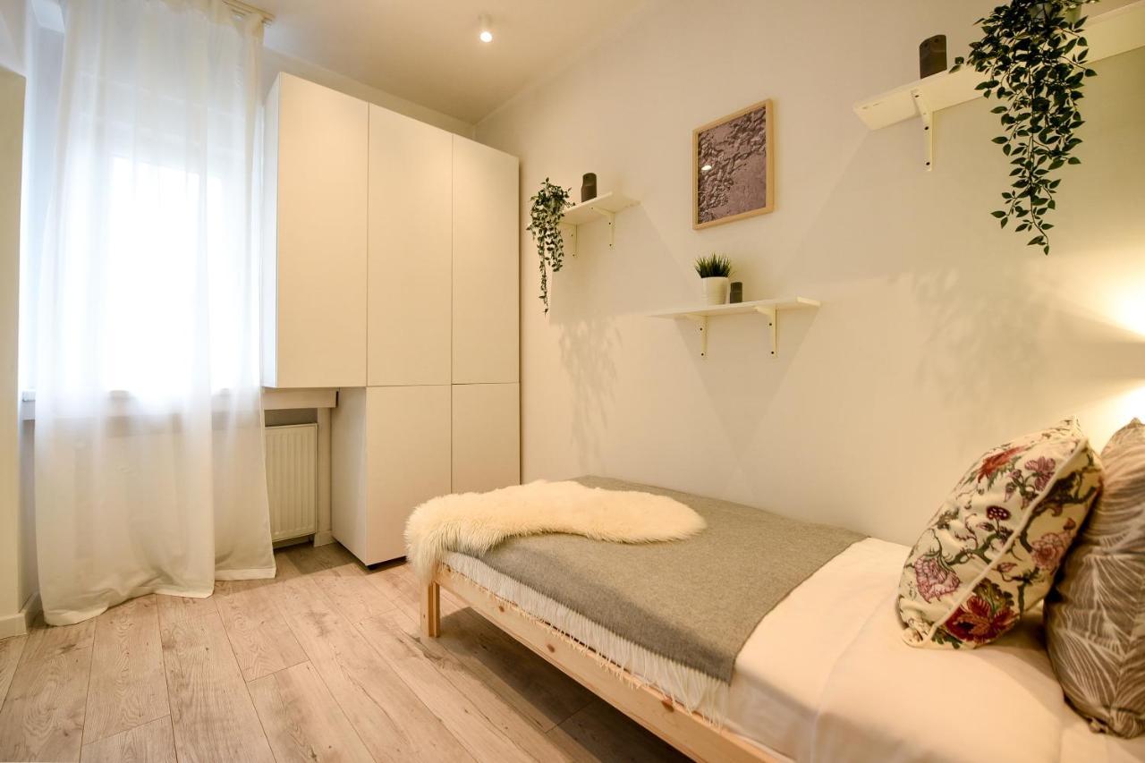 Spacious 1Br In The City Center - Amazing For Extended Stays Bukarest Exteriör bild