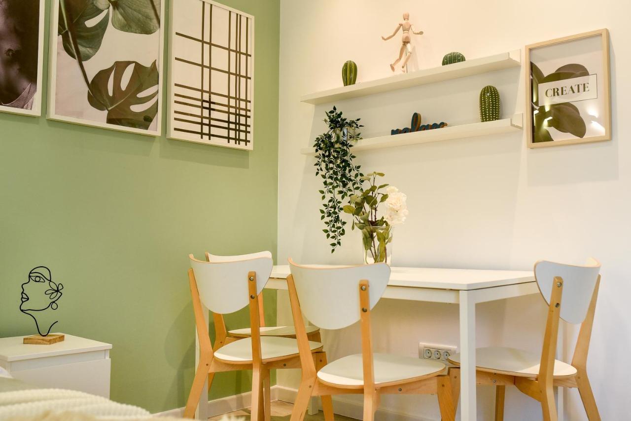 Spacious 1Br In The City Center - Amazing For Extended Stays Bukarest Exteriör bild